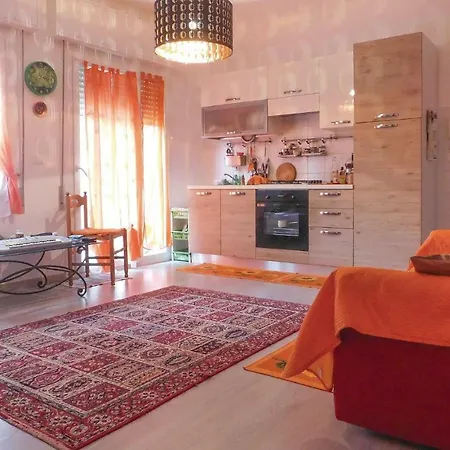 Orange House Apartment